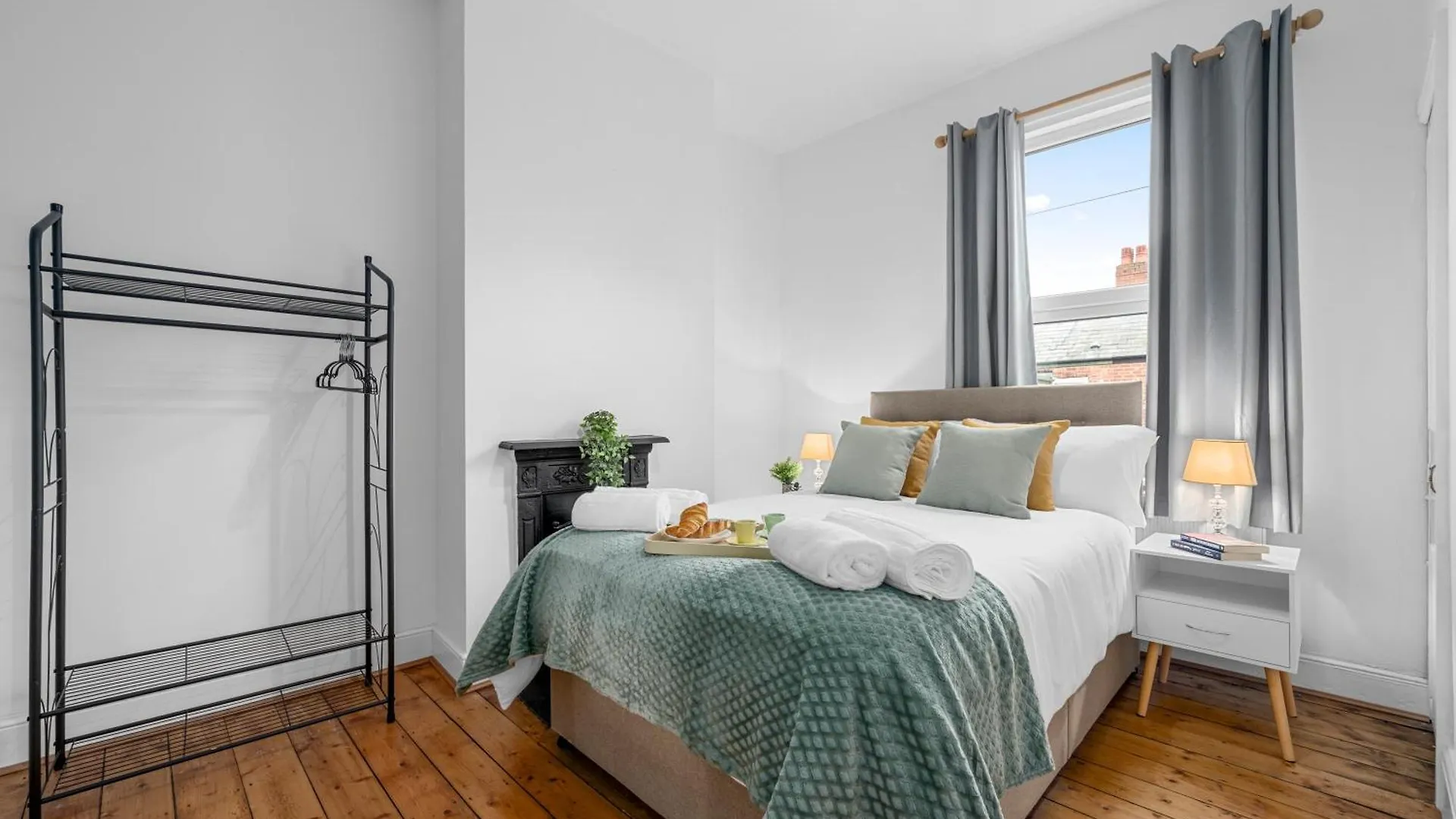 Holiday home Cosy Well-Connected 3-Bed House Villa Sale United Kingdom