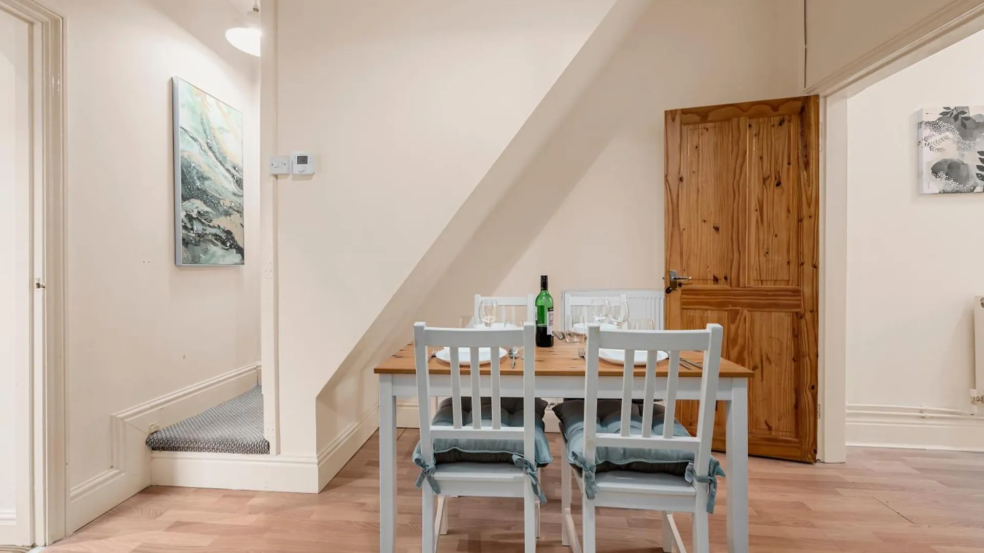Cosy Well-Connected 3-Bed House Villa Sale Holiday home