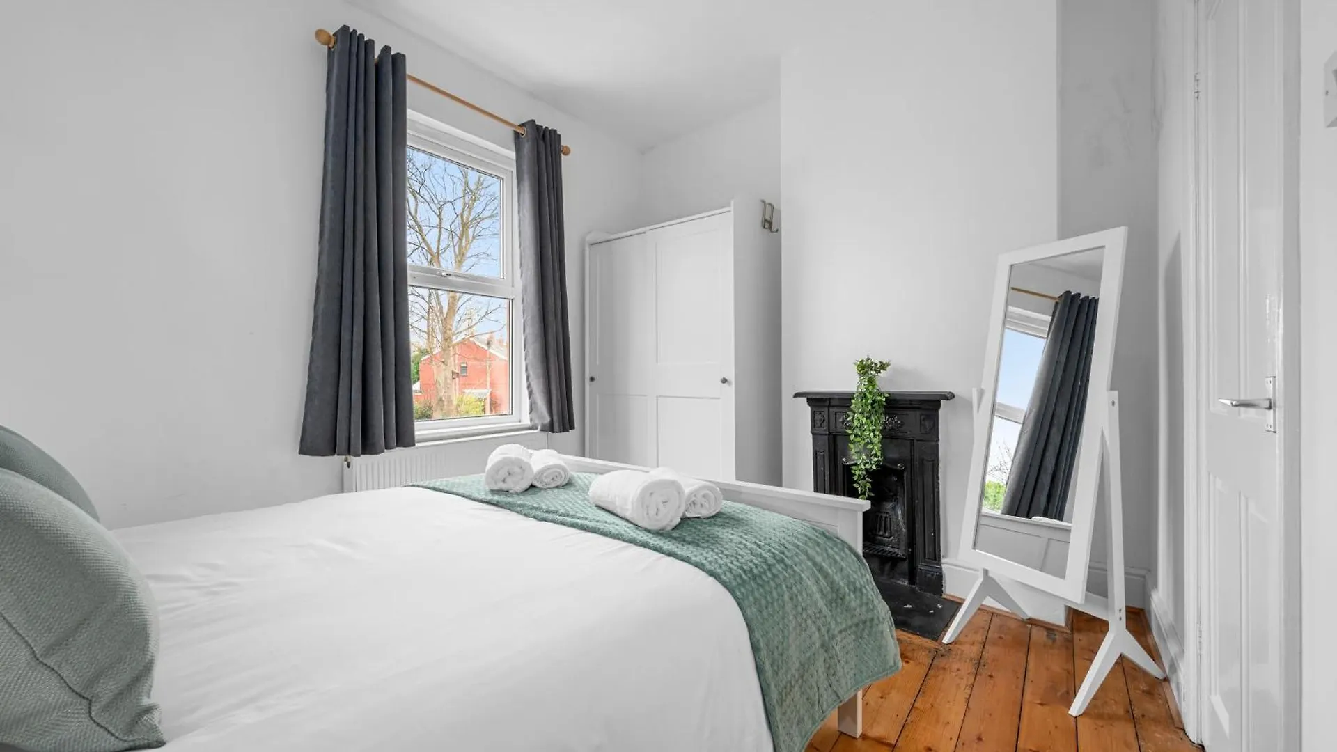 Cosy Well-Connected 3-Bed House Villa Sale Holiday home