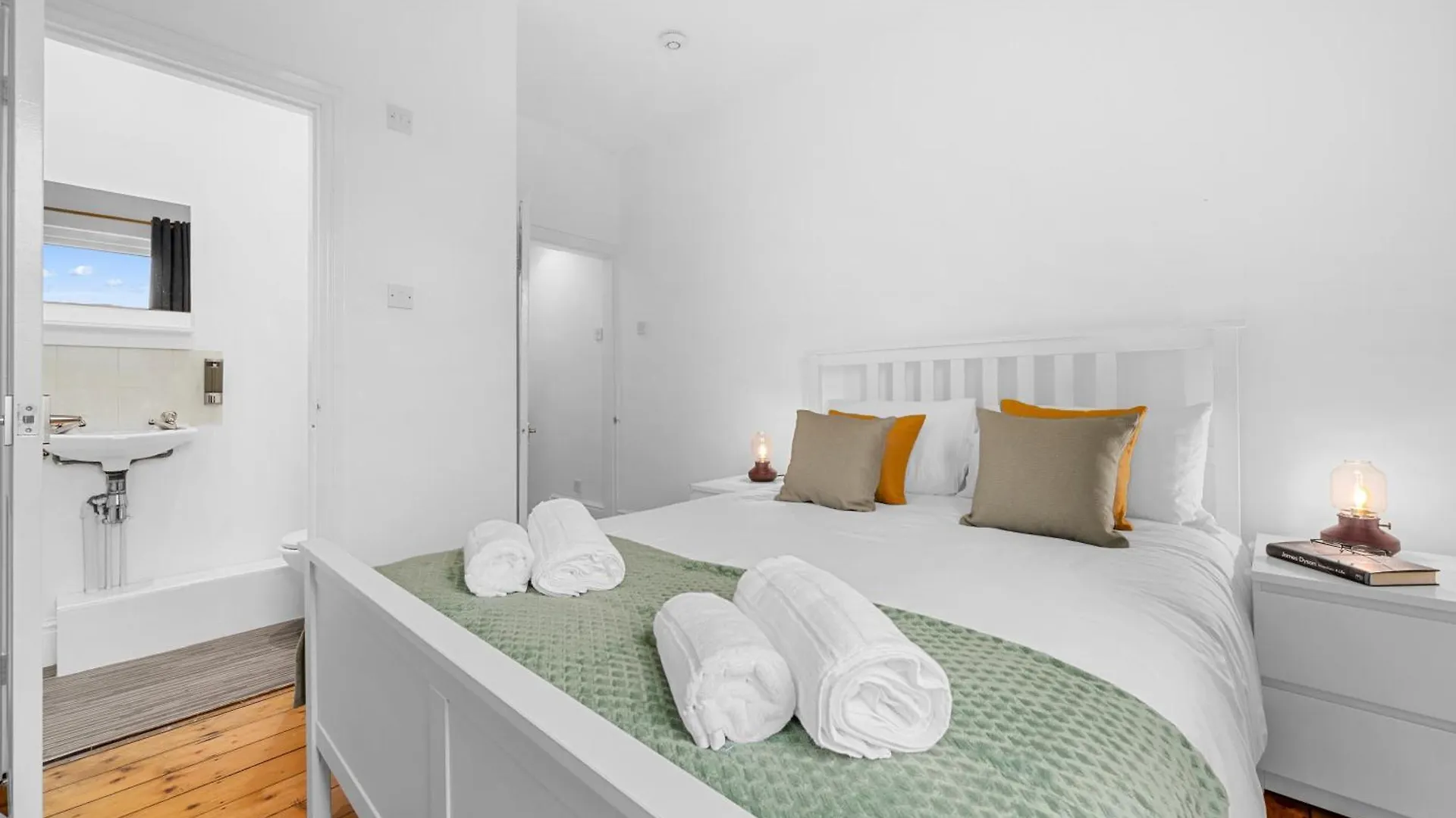 Cosy Well-Connected 3-Bed House Villa Sale United Kingdom