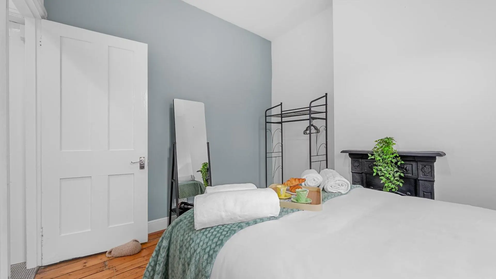 Cosy Well-Connected 3-Bed House Villa Sale