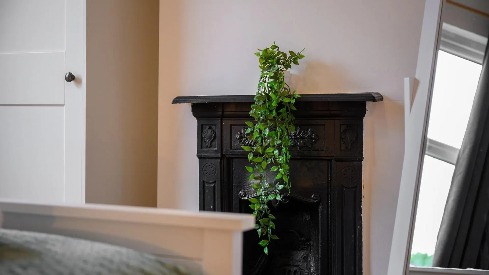 Holiday home Cosy Well-Connected 3-Bed House Villa Sale United Kingdom